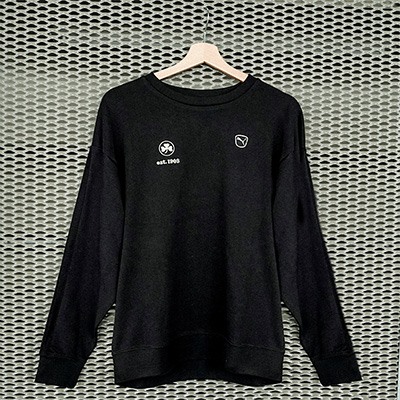 Retro Pullover von Puma in der Farbe Schwarz Kleeblatt Logo und est. 1903 gestickt in gold auf der Brust