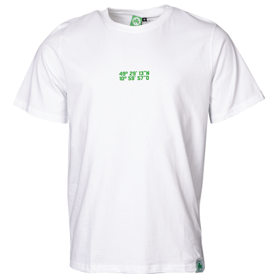 Shirt in der Farbe Weiß mit Koordinaten des Stadions auf der Vorderseite